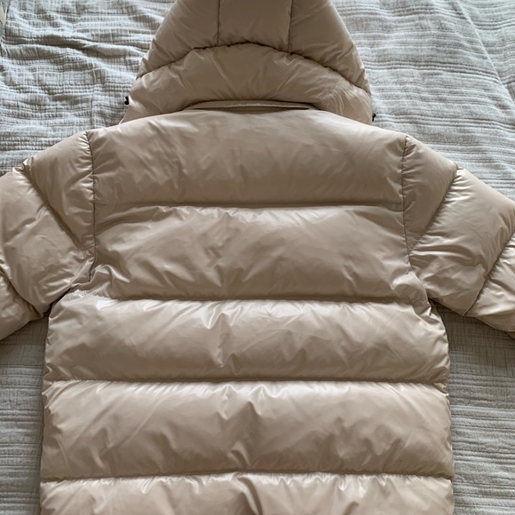 TNA The Super Puff High Gloss Snow White - Picture 3 of 3